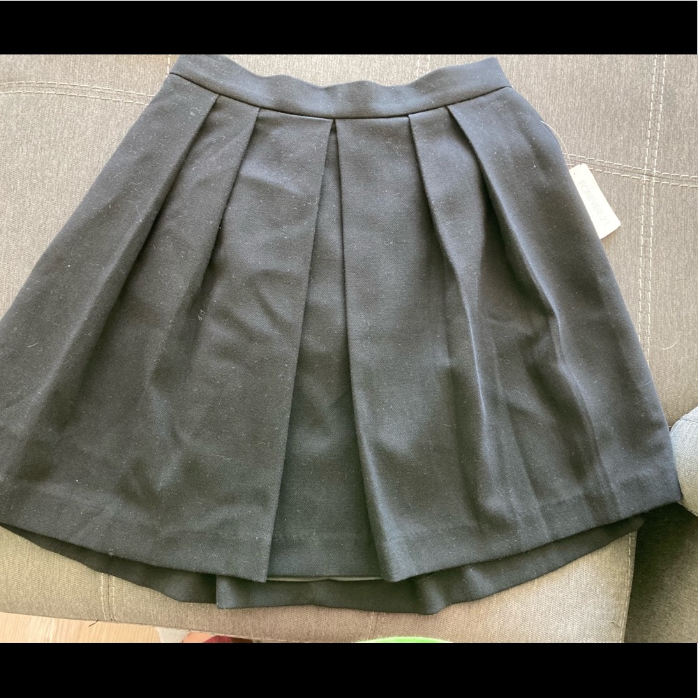 Forever 21 pleated black skirt